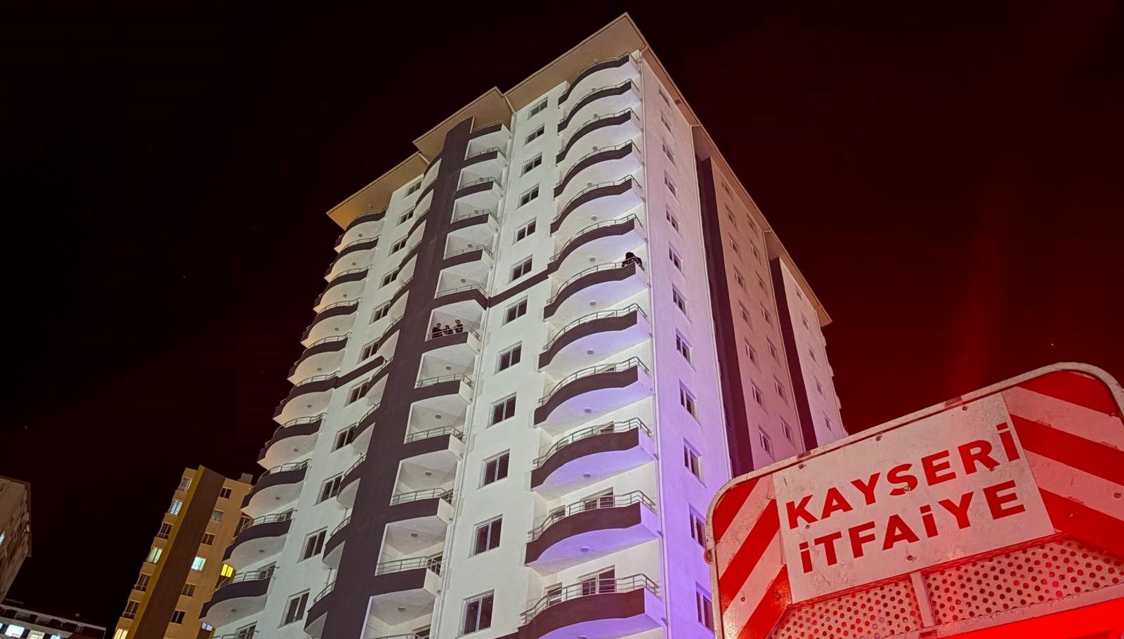 muteahhitten parasini alamayinca intihara kalkisti AyNDiuQv