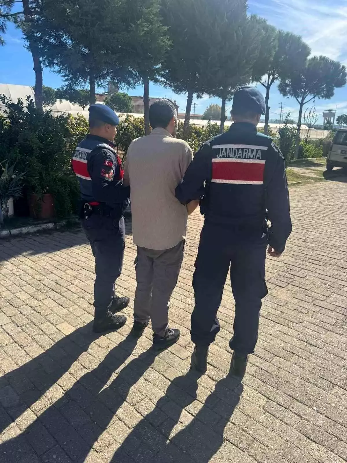 10 yil hapis cezasi ile aranan sahis yakalandi j1BP43t6.jpg