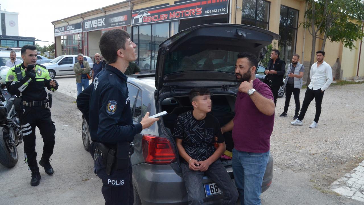 aksarayda dur ihtarina uymayan surucu 14 yasindaki cocuk cikti hUCWthNZ