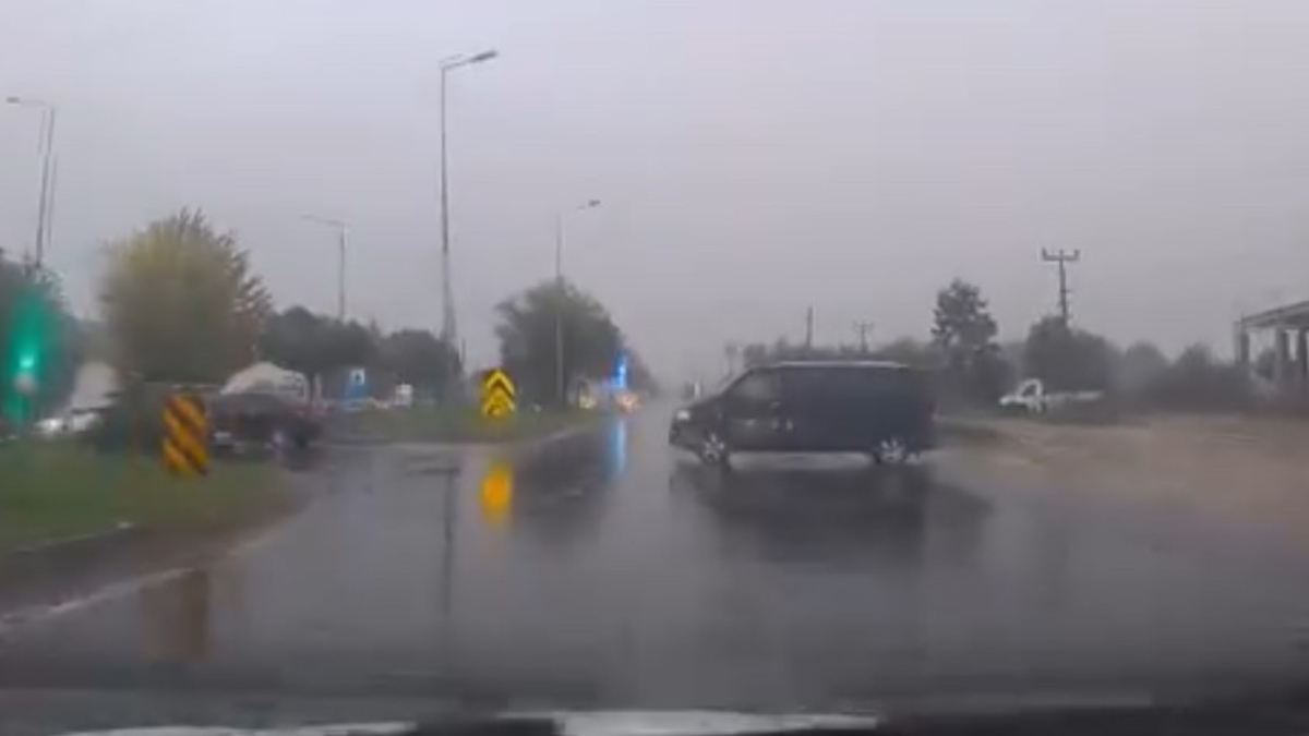 boluda isik ihlali yapan arac kazaya neden oluyordu RWx2qQql.jpg