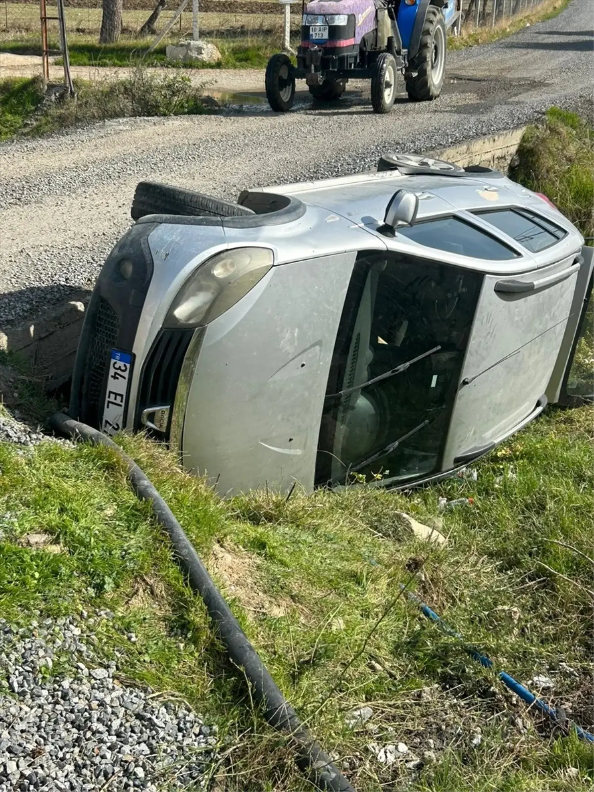 burhaniyede otomobil dere yatagina devrildi bdlwjjKv.jpg