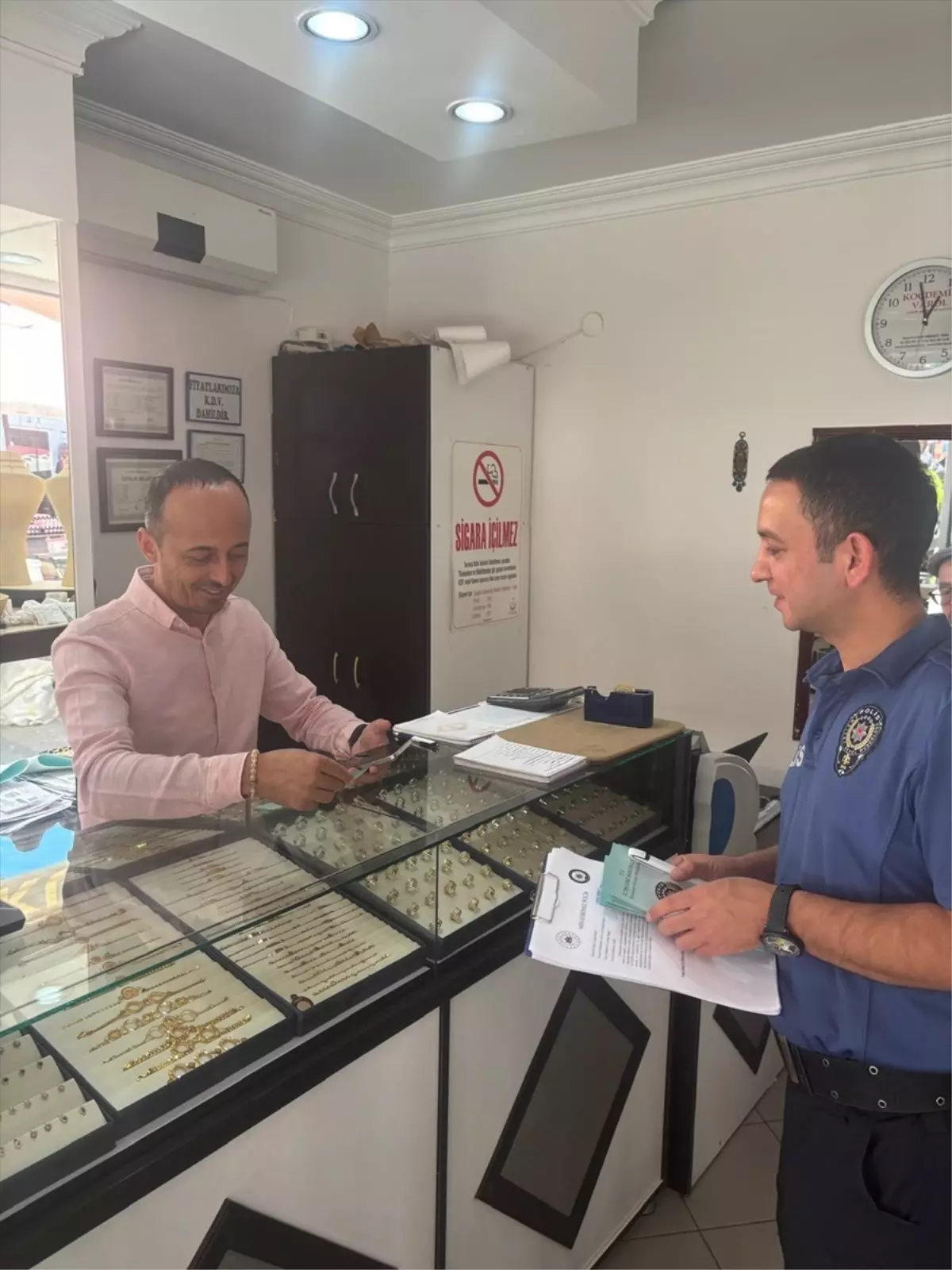 bursada polisi esnaf ve vatandaslarla bilgilendirme calismasi eXlhunv9