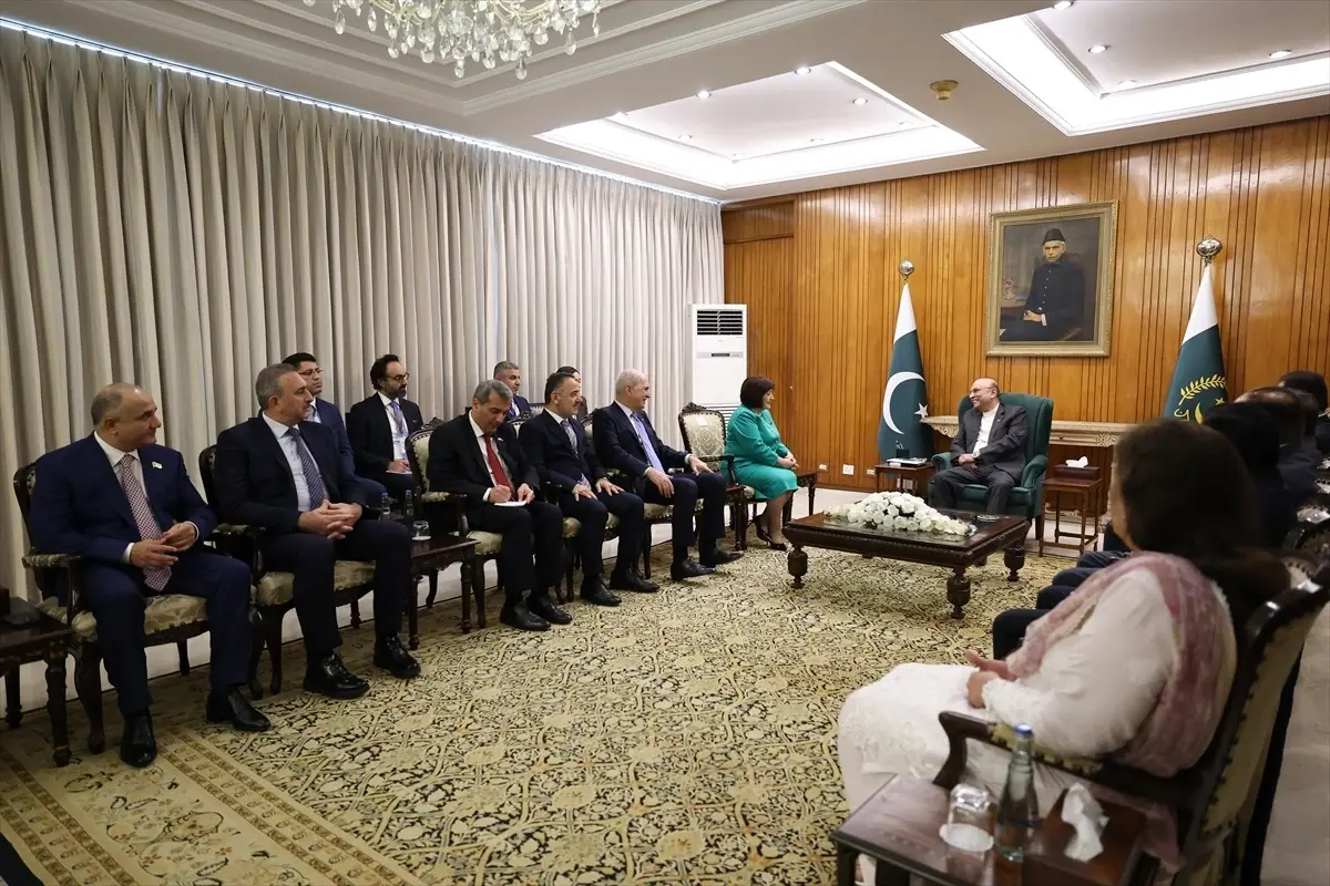 numan kurtulmus pakistan cumhurbaskani zerdari ile gorustu ydnvijPM.jpg