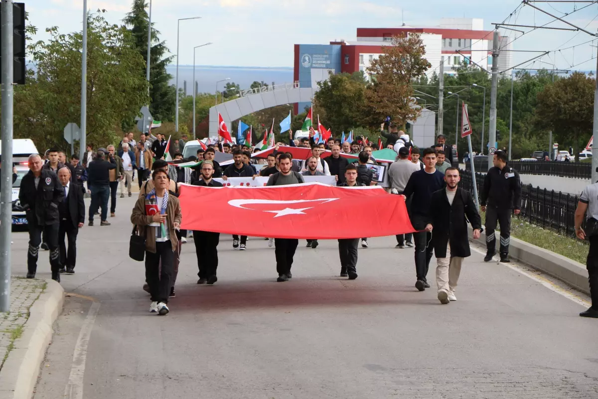 omu ogrencileri israili protesto edip filistine destek verdi fRuUuWNj
