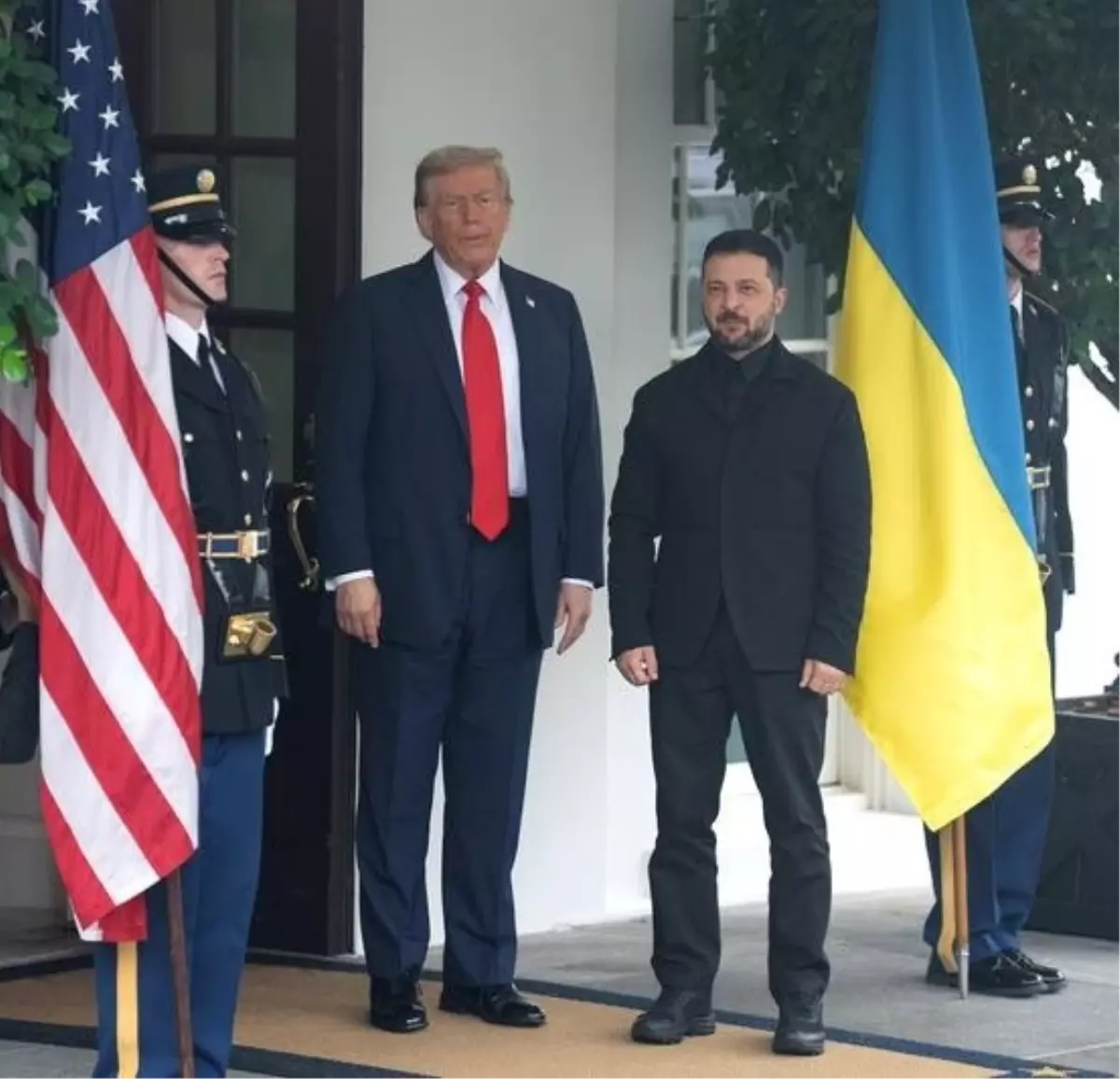 trump ve zelenskiy beyaz sarayda bulustu 5n6JN3ur.jpg