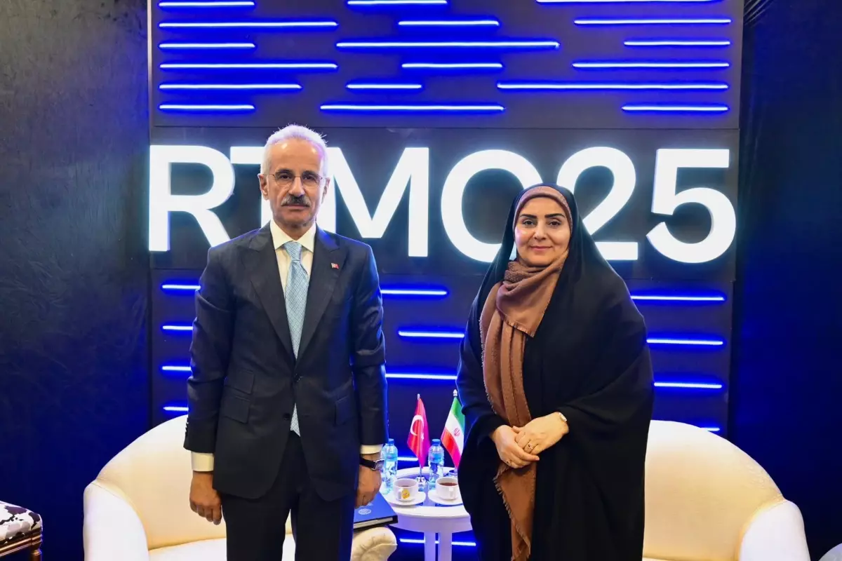 ulastirma bakani uraloglu iranli mevkidasi ile gorustu HkOdp7Qr.jpg