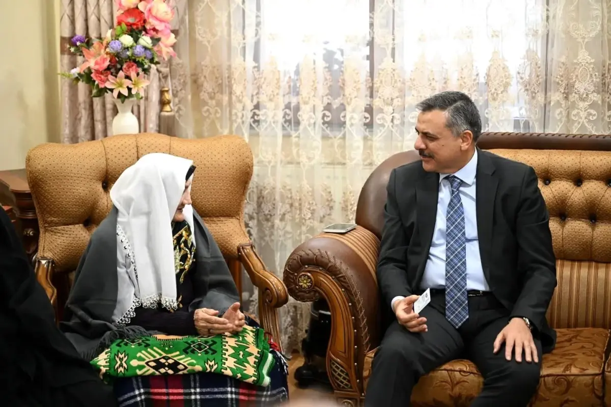 vali mustafa ciftci 95 yasindaki sahteret nineyi ziyaret etti yI9tnCmg