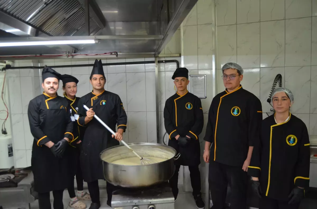 aksarayda ogrenciler gunde 1300 ogrenciye yemek hazirliyor iDG6DD9h.jpg