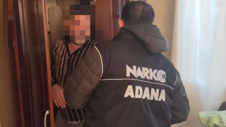 dolaba-girip-carsafa-sarildi-polisten-nefes-kesen-operasyon-CkNMs8Vk