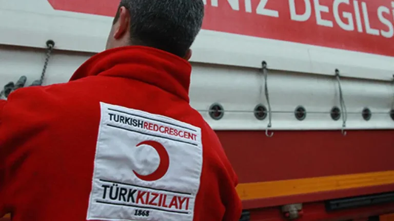 akp-turk-kizilayina-iliskin-duzenlemelerin-yer-aldigi-kanun-teklifini-tbmmye-sundu-p4BJl5va