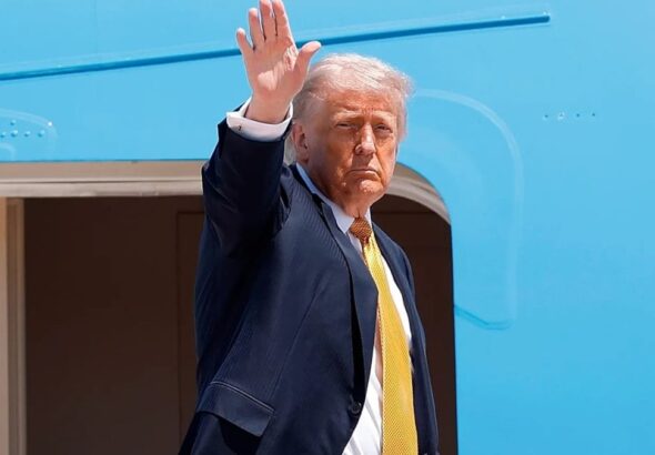oynadigi-kumar-elinde-kaldi-trump-baskanliginin-en-onemli-gorusmesine-boynu-bukuk-gidiyor-ceaqOyzk