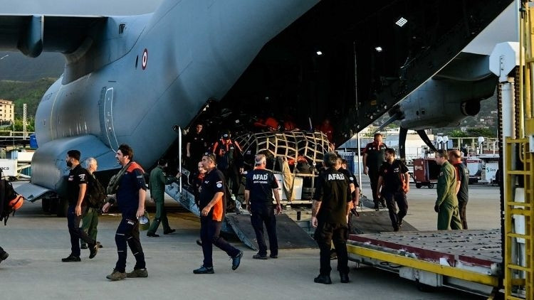Türkiye’den yola çıkan arama kurtarma ekipleri Venezuela’da