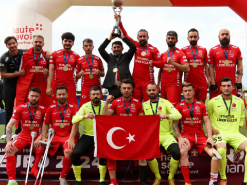 Istanbul lider koleji ampute futbol mill takiminin ana sponsoru oldu dbbzfuEi